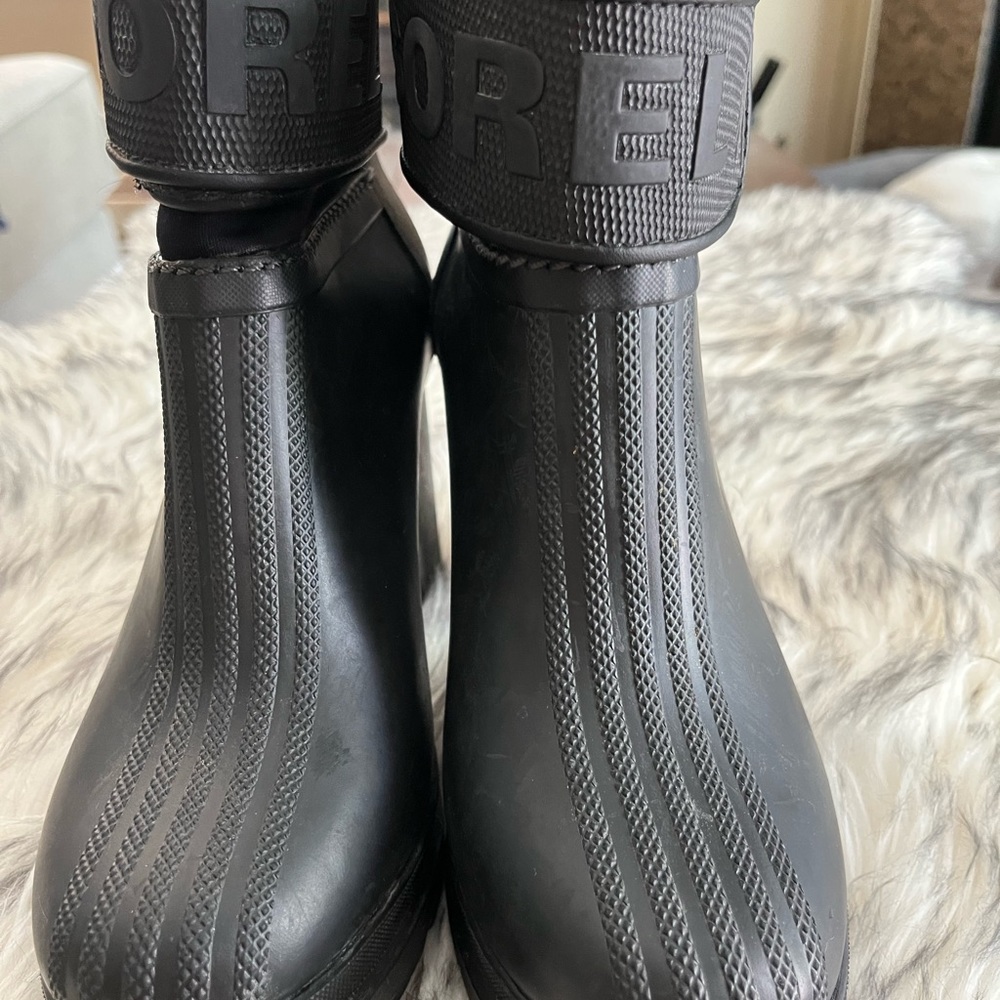 Worn once Sorel Medina III black platform heeled rubber rain boot.